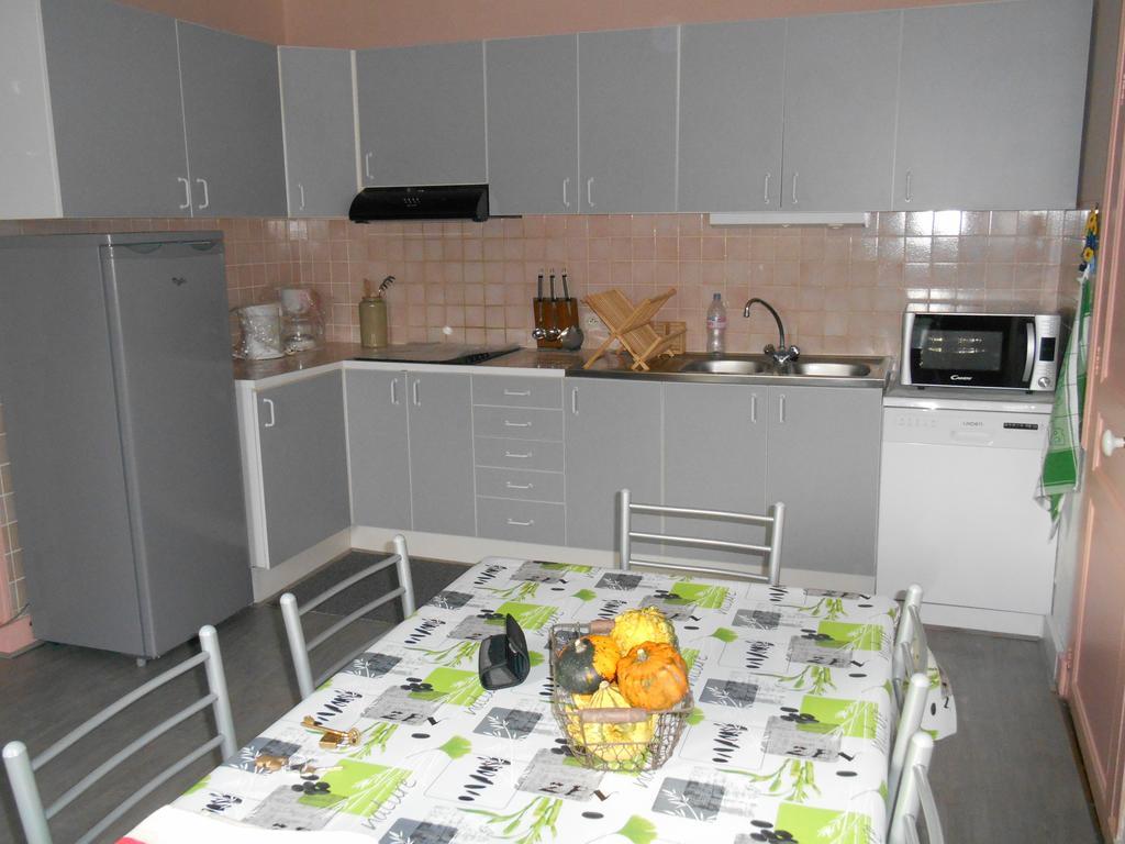 La Chaussee Des Ponts Noyers-sur-Cher Kamer foto