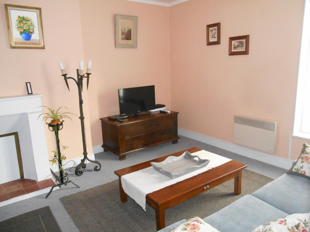 La Chaussee Des Ponts Noyers-sur-Cher Kamer foto